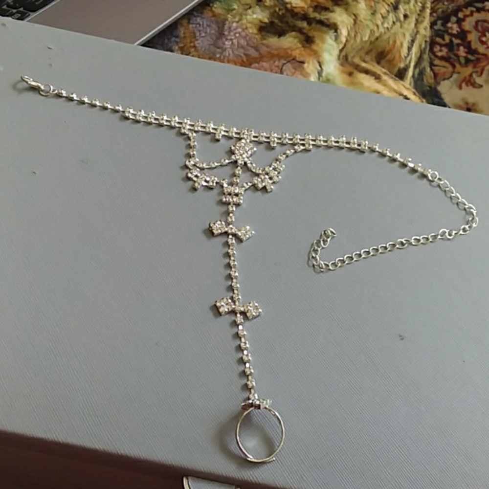Sparkly anklet with a ring